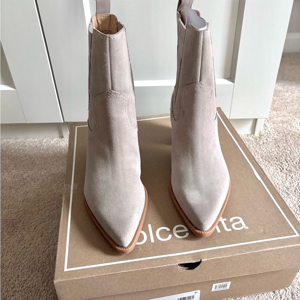 Dolce Vita Women's Slim Pointed Bootie in Taupe